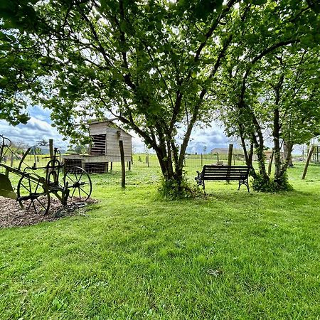 Mobilhome Sous Chalet En Bois A La Ferme Josnes Eksteriør bilde